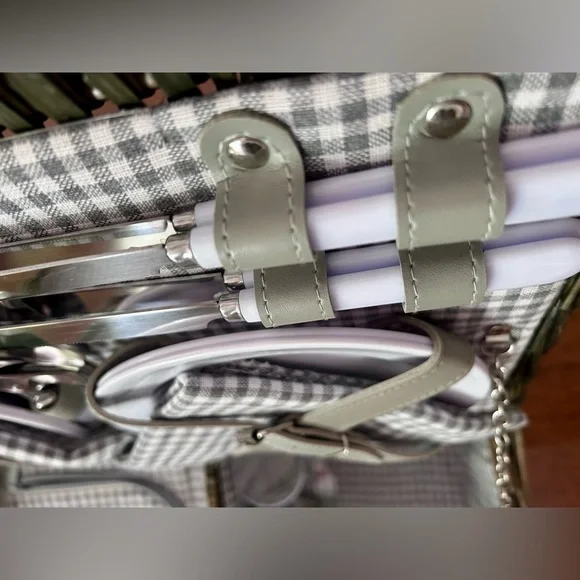 Picnic Basket for 4 People. Complete with Built-in Insulated Compartment - Picture 8 of 13